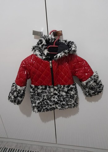 Kız Çocuk Kırmızı Kapüşonlu Kürklü Mont