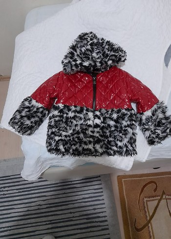4 Yaş Beden Kız Çocuk Kırmızı Kapüşonlu Kürklü Mont