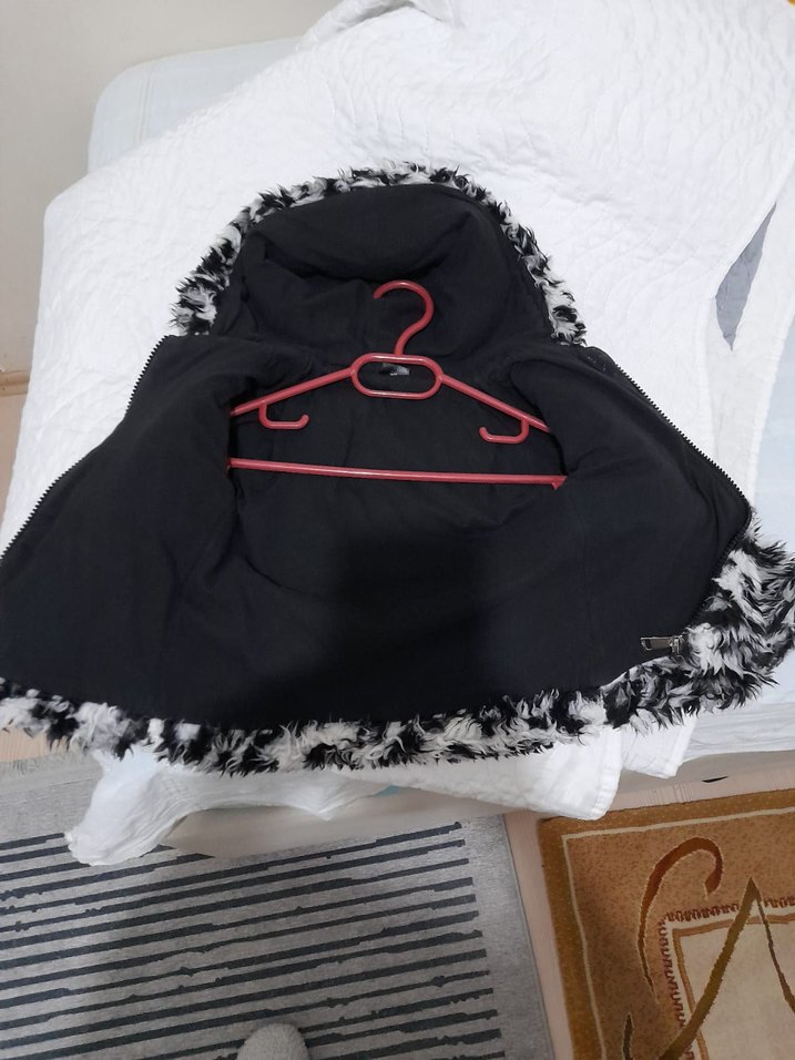 Kız Çocuk Kırmızı Kapüşonlu Kürklü Mont - Görsel 4