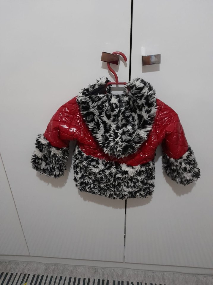 Kız Çocuk Kırmızı Kapüşonlu Kürklü Mont - Görsel 2