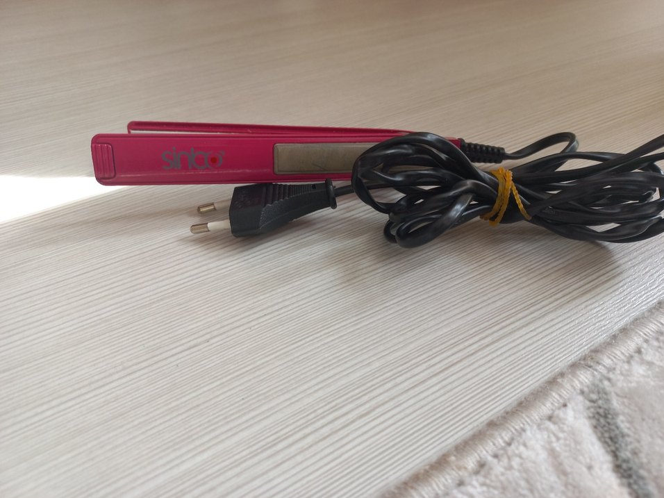 Kırmızı Mini Saç Düzleştirici - Görsel 3