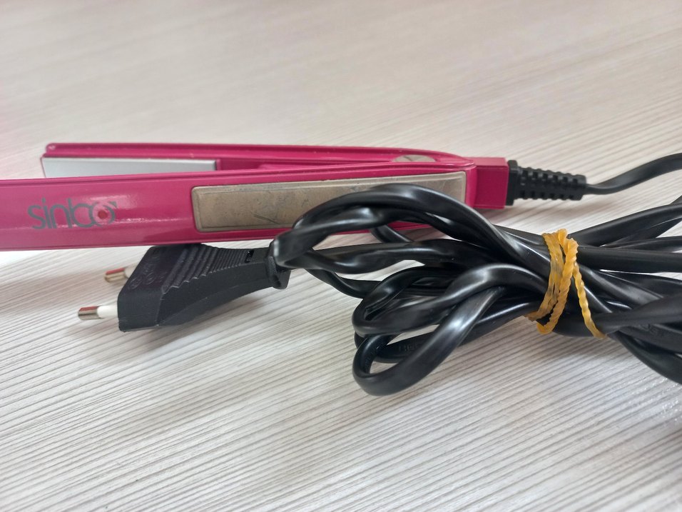 Kırmızı Mini Saç Düzleştirici - Görsel 2