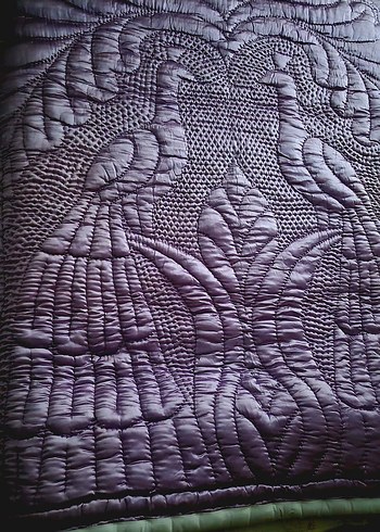 Parlak Mor Tavuz kuşu Desenli Yorgan
Çift kişiliktir. - Görsel 5