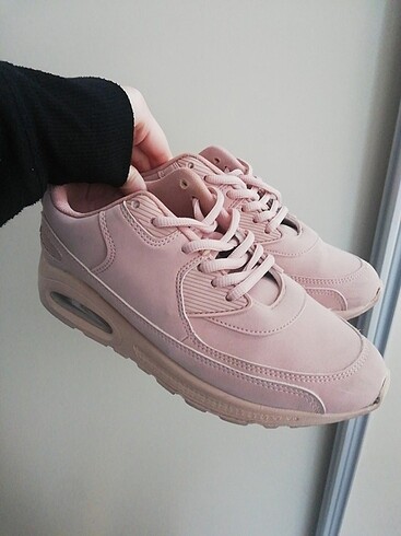 Pembe spor ayakkabı 