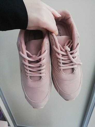 LC Waikiki Pembe spor ayakkabı 