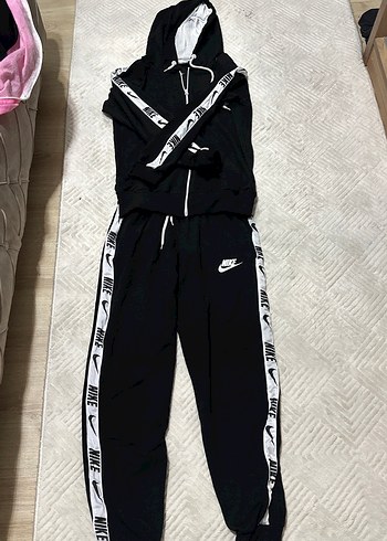 Nike Siyah Kapusonlu Esofman Takimi