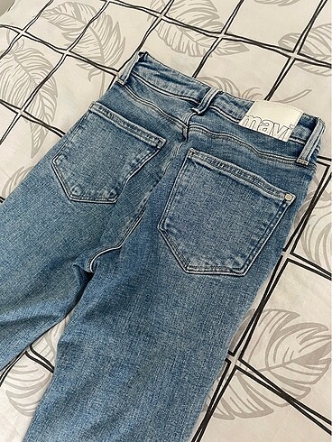 32 Beden mavi Renk Mavi jean 24/30
