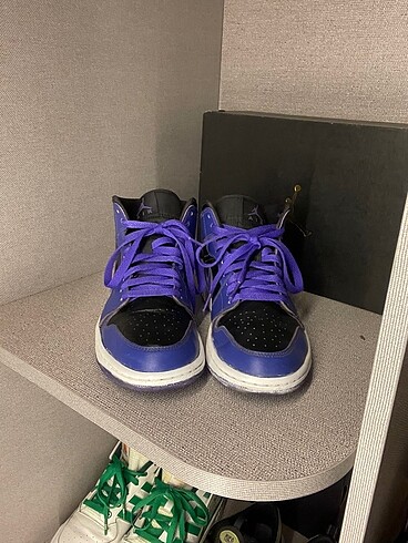 Air Jordan 1 Mid Purple