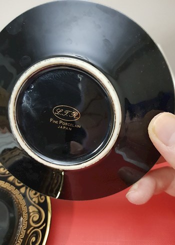 Japon LTR damgalı, 3 adet siyah ve yaldızlı küçük porselen tabak - Görsel 3