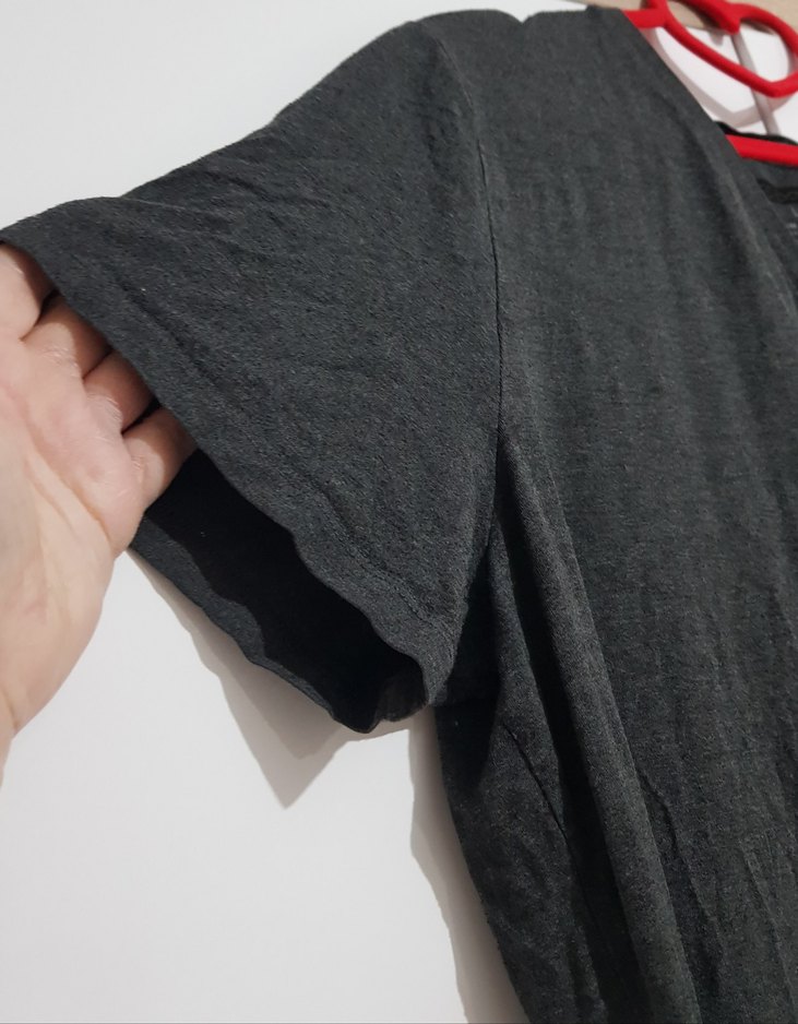 FAİK SÖNMEZ füme renkte, kısa kollu V-yaka basic kadın t-shirt - Görsel 3