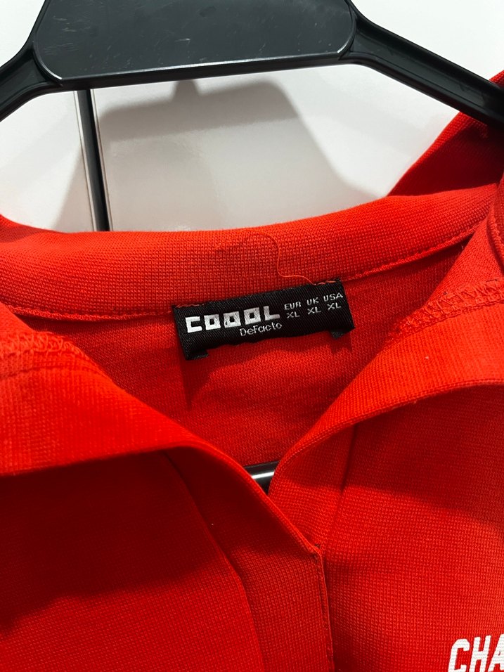 Kısa Kollu Kırmızı Baskılı Crop Tişört - Görsel 5