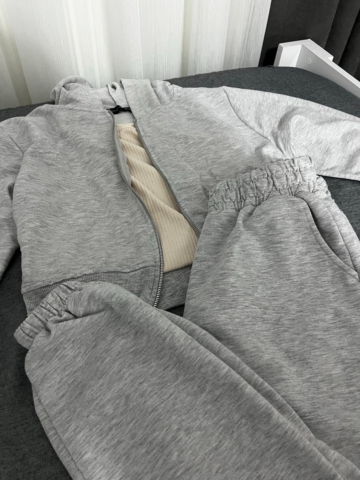 Gri Kız Eşofman Takımı Kapüşonlu ve Yumuşak Kumaşlı - Görsel 2