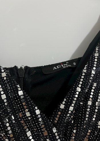 Çizgili Pilili V Yaka Uzun Siyah Abiye Elbise - Görsel 2