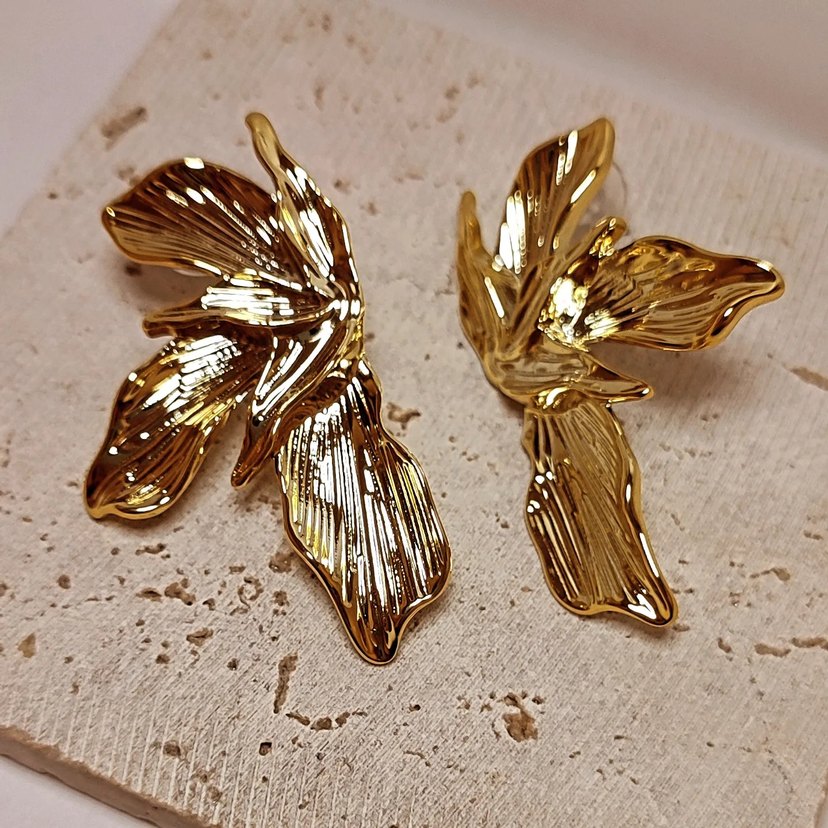 Altın Renkli yaprak Küpeler - Görsel 2