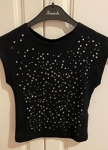 Stradivarius zımbalı tişört crop