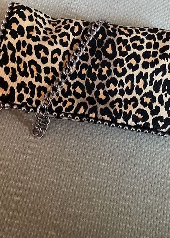 Zara Zincir Detaylı Leopar Desenli Kadın çanta