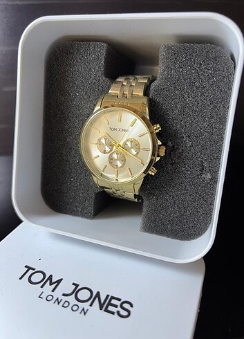 Beden Tom jones saat