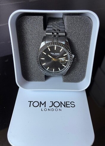 Tom Jones erkek saat