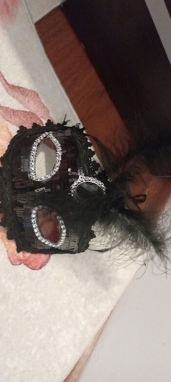 Maskeli balo maske 
