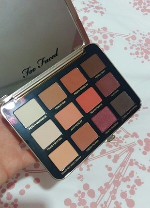 Too faced Just Peachy palet 