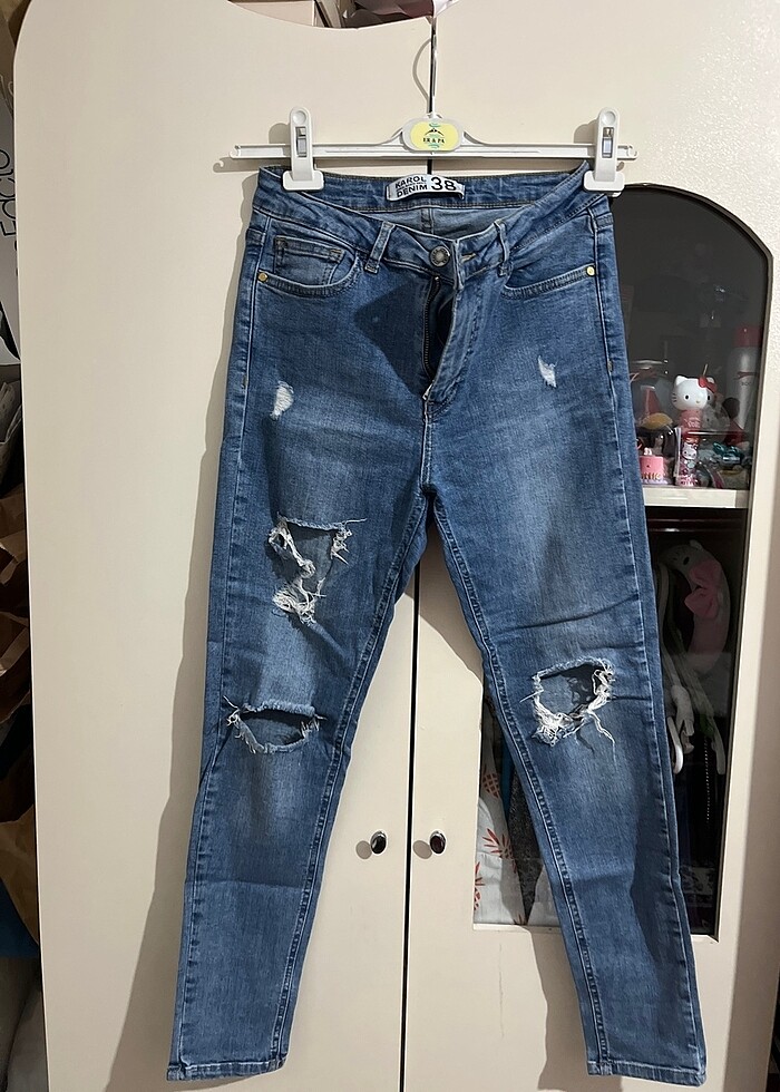 yırtık dar pantolon - Görsel 2