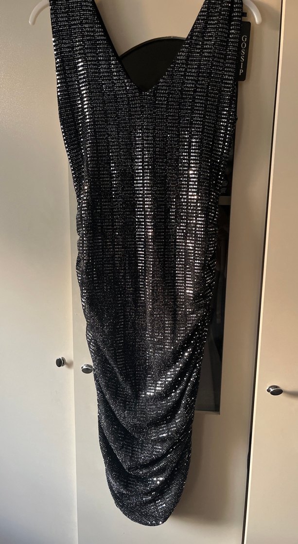 Siyah Yılan Desenli Midi V Yaka Elbise - Görsel 2