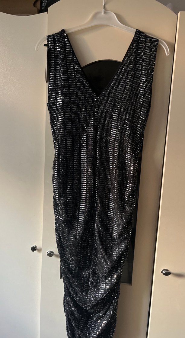 Siyah Yılan Desenli Midi V Yaka Elbise - Görsel 3