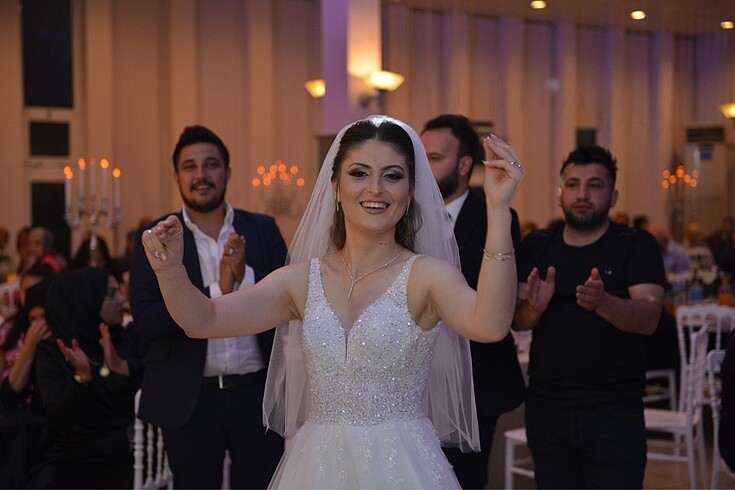 SATILIK SIFIR AYARINDA GELİNLİK