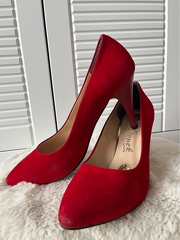 Kırmızı stiletto
