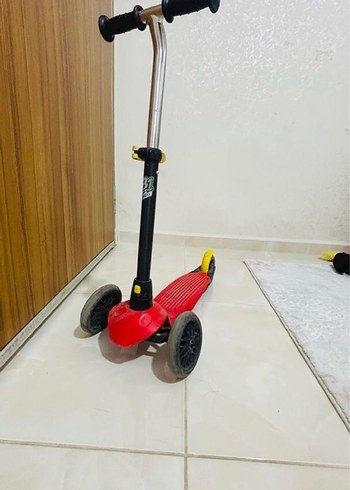 Decathlon Çocuklar için Kırmızı Scooter
