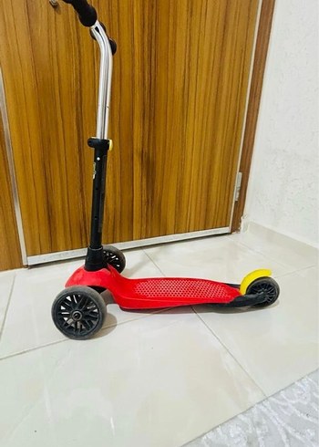 Çocuklar için Kırmızı Scooter