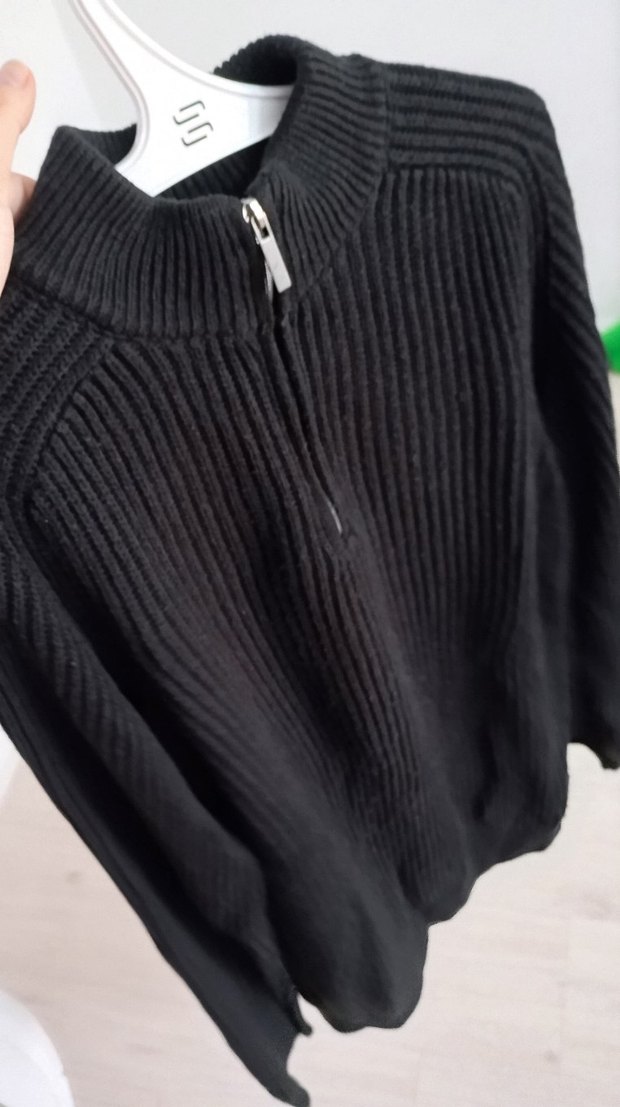 Siyah Yünlü Yüksek Yakalı Kadın Kazak - Görsel 2