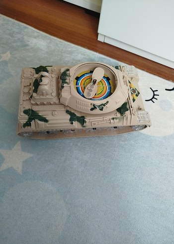 Beyaz Kamuflajlı Oyuncak Tank