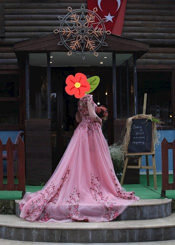 Pembe Drapeli Çiçek Desenli Uzun Kollu Uzun nişan elbisesi - Görsel 3