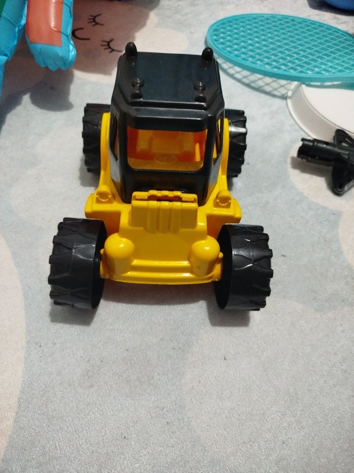 Sarı Oyuncak Araba - Görsel 2