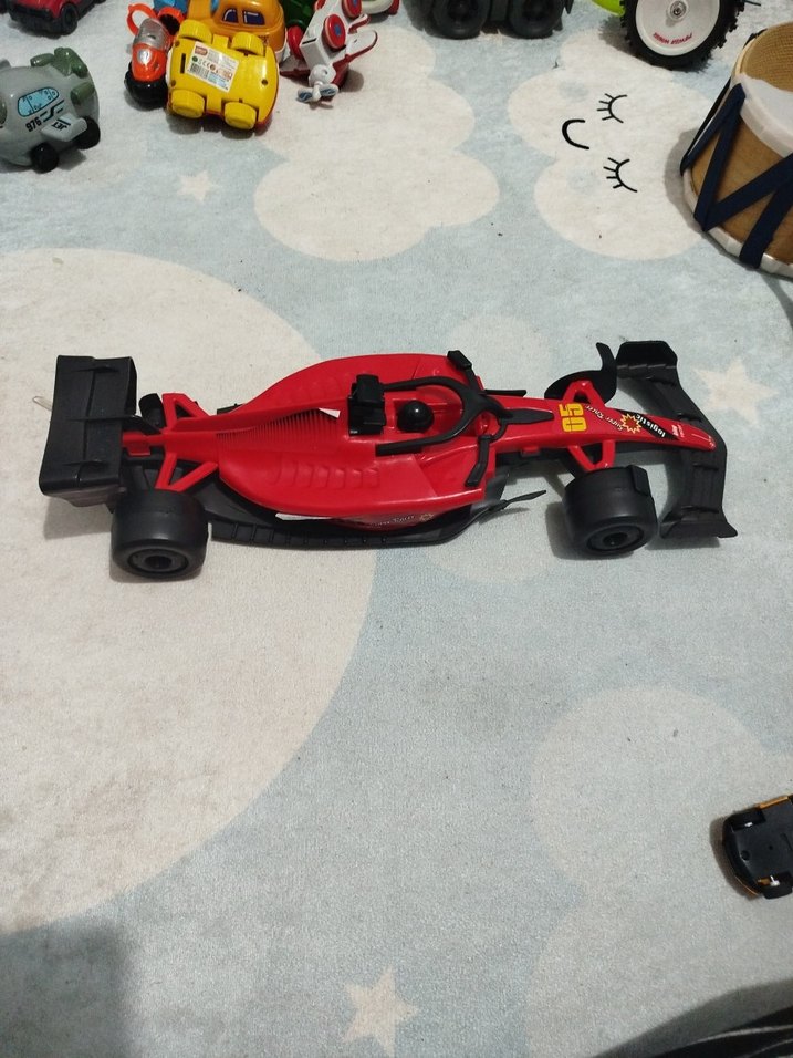 Kırmızı Oyuncak Yarış Arabası - Görsel 2