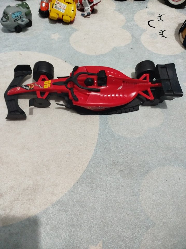 Kırmızı Oyuncak Yarış Arabası - Görsel 3