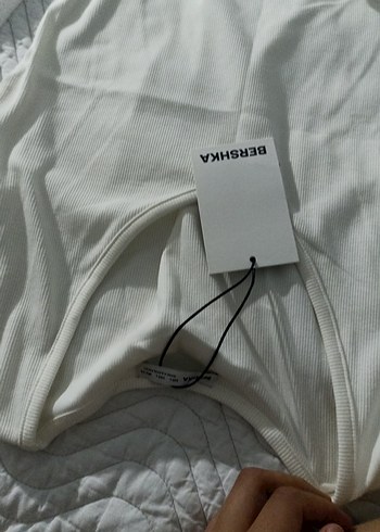 Bershka Beyaz V Yaka Keten Kadın Tişört