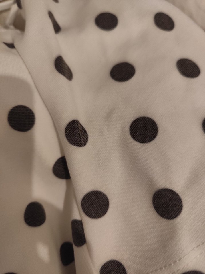 Puantiye Desenli Beyaz V Yaka Mini Bluz - Görsel 3