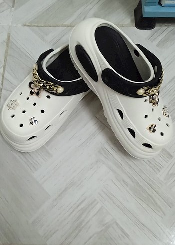 Crocs Zincir Detaylı Beyaz Kadın Terlik