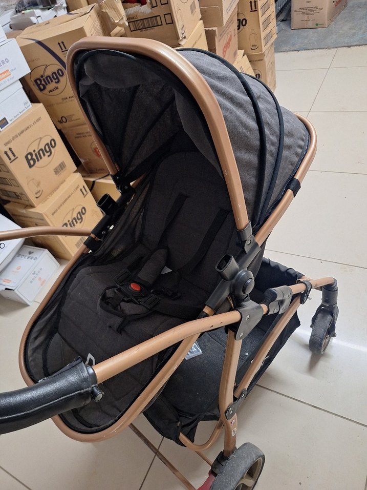 Siyah Bebek Arabası - Görsel 2