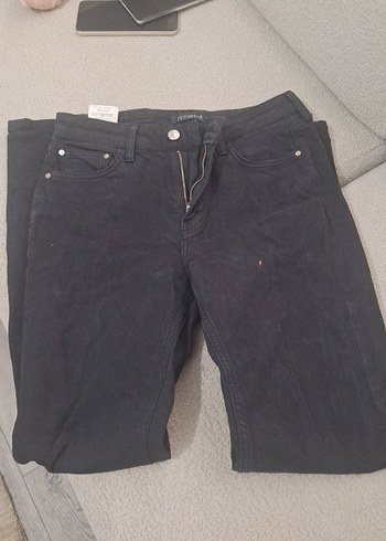 Kadın Siyah Kemerli Dar Kesim Denim Pantolon - Görsel 3