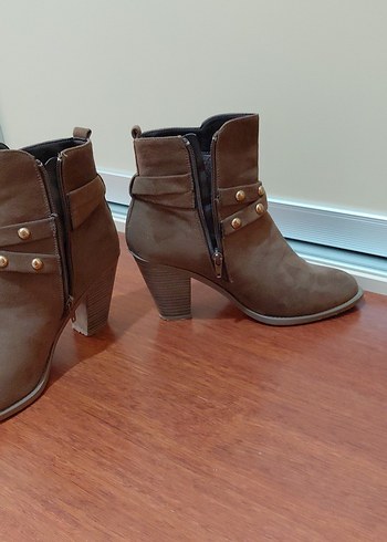 Kadın Kahverengi Süet Tokalı Topuklu Bot - Görsel 2