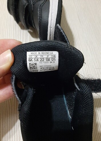 22 Beden siyah Renk Adidas çocuk ayakkabısı