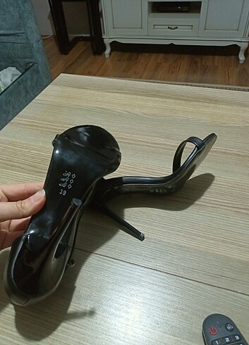 39 Beden siyah Renk İnce topuk,bantlı topuklu