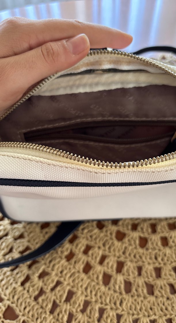 Beyaz Nakışlı Fermuarlı Kadın Çanta - Görsel 3