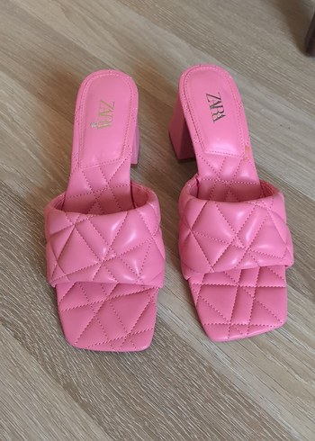 Pembe Kareli Topuklu Kadın Terlik