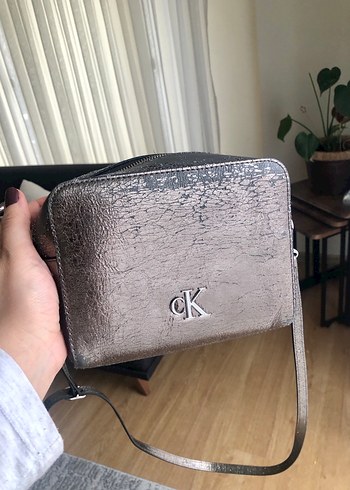 Calvin Klein Omuz Çantası - Görsel 2