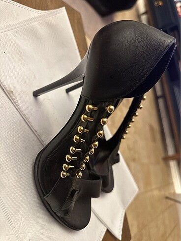 Network Network yeni stiletto