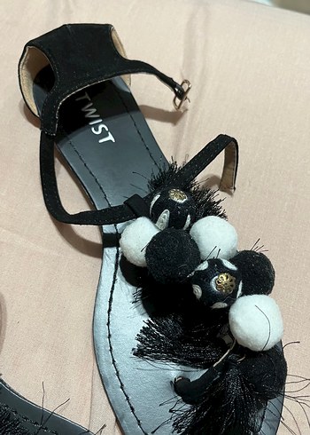 Twist Twist Püsküllü Siyah Kadın sandalet